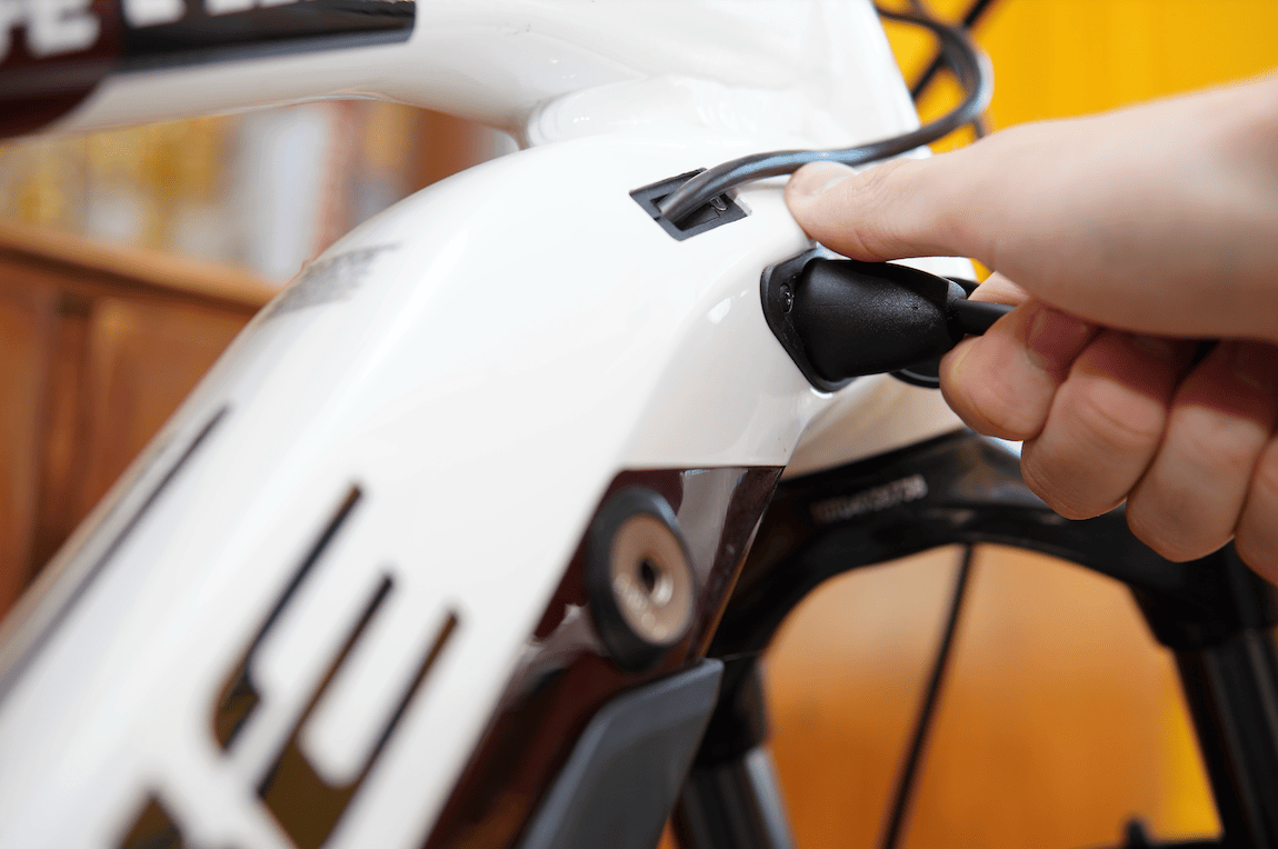 Chargement de la batterie d'un vélo: faites comme ça!