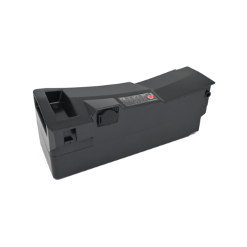 Sur cette image, on peut voir la batterie Kalkhoff velo batterie Impulse 36V 15Ah. C'est une vue en trois quarts depuis le côté gauche, la batterie entière est clairement visible.
