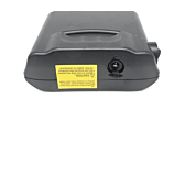 Gros plan du port de charge de la batterie de vélo Ansmann 36V 11.6Ah Compatible.