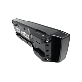 Photo de la Bosch PowerPack 500 Active 36V 13.4Ah batterie de vélo vue de dessous où l'on peut voir les autocollants avec des avertissements et l'interrupteur pour allumer et éteindre la batterie