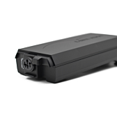 Vue de face de la batterie de vélo Bosch Powerpack 360 Performance/Active porte-bagages E-Bike Vision. La connexion au vélo est visible.