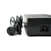 Gros plan du connecteur Rosenberger du chargeur compatible Gazelle Impulse 42V 3A.