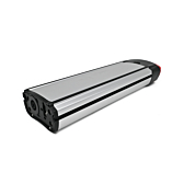 Une photo prise sous un angle oblique de la batterie compatible Gazelle Innergy Gold. L'angle permet de voir la connexion avec le vélo.