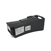 Vue en trois quarts de la batterie Kalkhoff velo batterie Impulse 36V 17Ah, depuis le côté droit. Le dessus et le côté droit sont clairement visibles.

