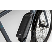 Le Bosch PowerPack 500 Active/Performance fixé sur le cadre d'un vélo électrique.