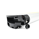 Vue oblique avant de la Phylion XH370-13J Wall-E 37V 14Ah (2 pôles). Le port de charge et la connexion pour vélo de cette batterie Phylion sont visibles.