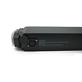 Photo en gros plan du port de chargement de la batterie de vélo Promovec Carrier 6.2XL 36V 11Ah.