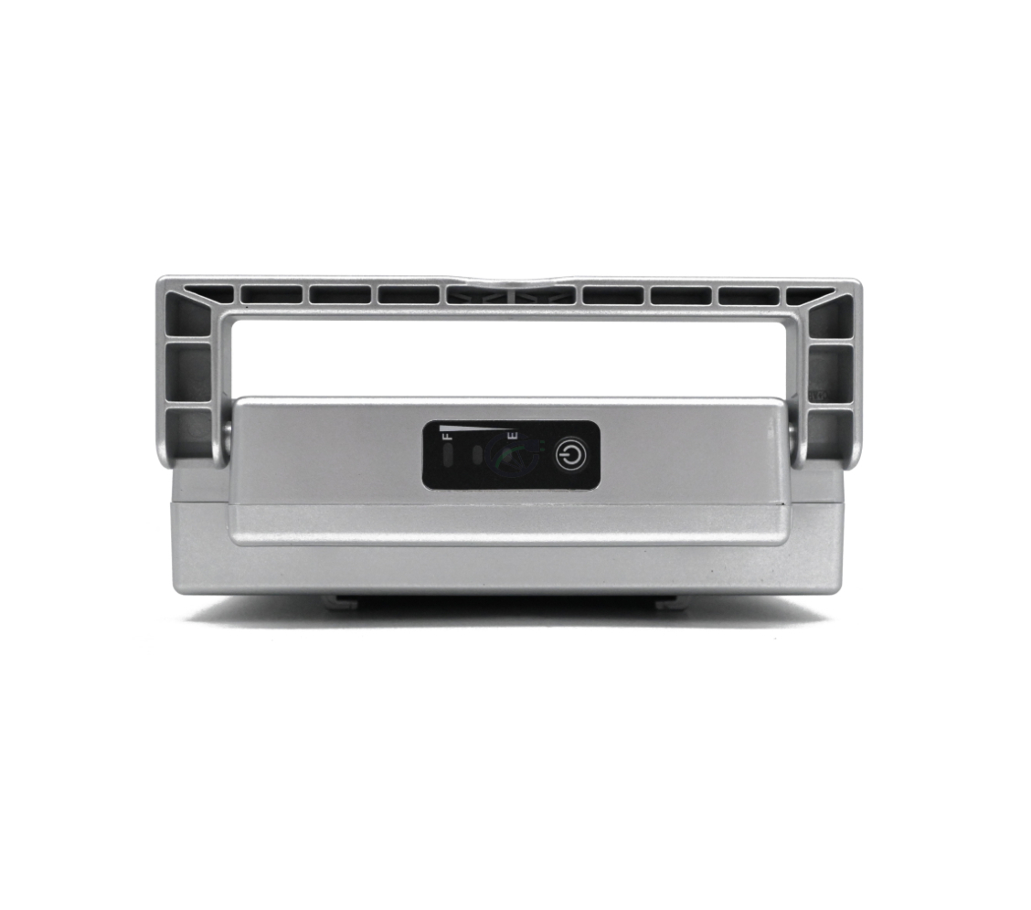 Photo de l'arrière de la batterie de vélo Sparta E-motion C1/C2/C3 Batavus compatible 13,6Ah (argent) Incl. chargeur, montrant la poignée déployée ainsi que l'indicateur de pourcentage de batterie.