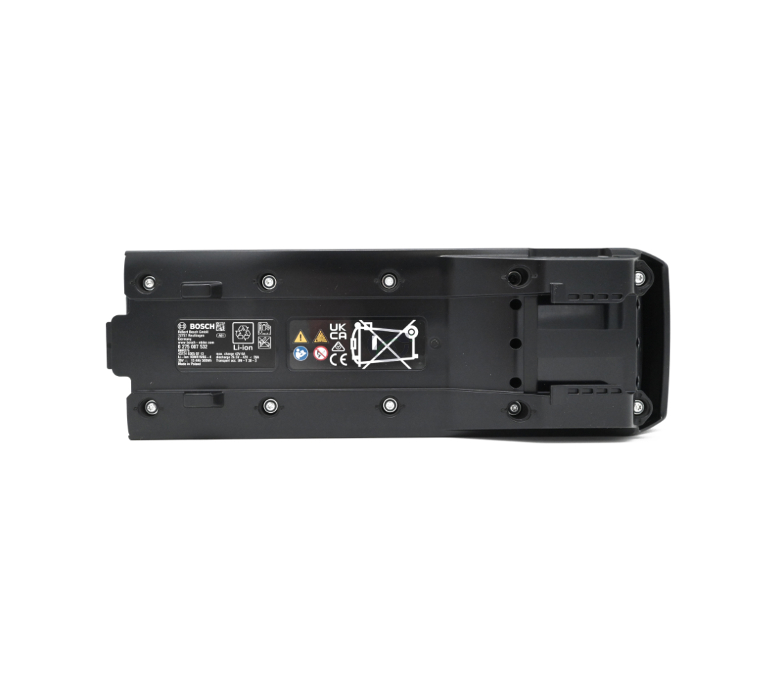 Photo de dessous de la Bosch PowerPack 500 Active 36V 13.4Ah batterie de vélo où l'on peut voir les autocollants