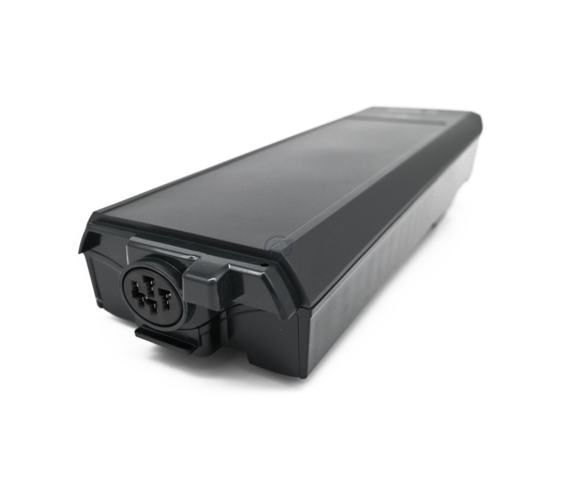 Photo de la Bosch PowerPack 500 Active 36V 13.4Ah batterie de vélo vue de l'arrière où l'on peut voir le connecteur qui se branche à la batterie