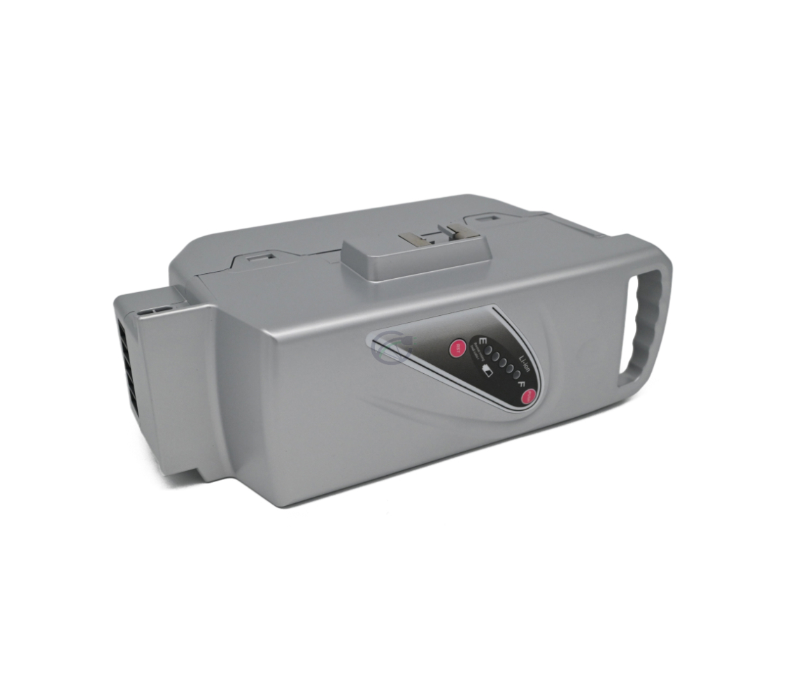 photo de l'avant de la batterie de vélo Flyer Kalkhoff Panasonic Compatible 26V 13Ah où l'on peut voir l'indicateur de charge et la poignée pour transporter la batterie