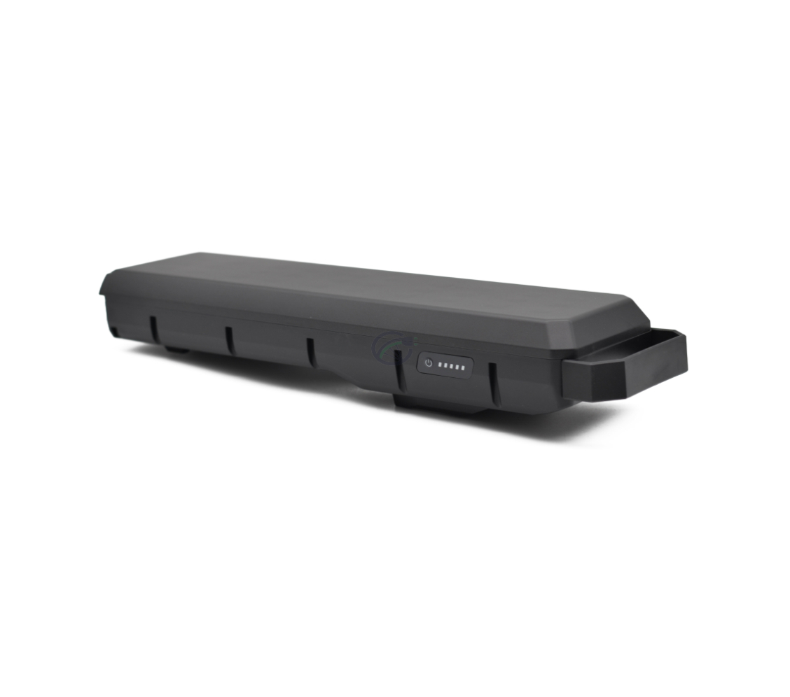 Photo claire de la batterie de vélo Bosch Powerpack 540 Performance/Active porte-bagages E-Bike Vision. La photo est une vue en trois quarts, l'indicateur de batterie et la poignée sont bien visibles.