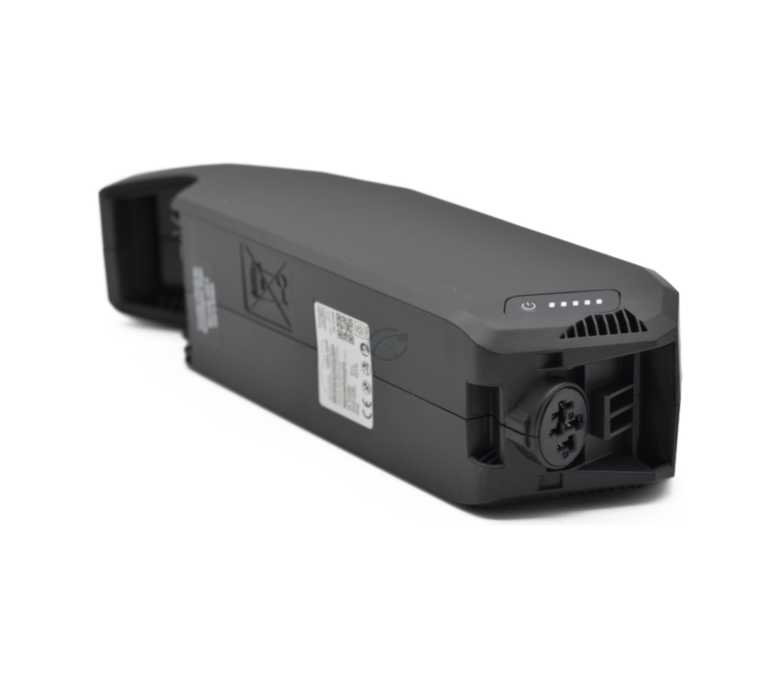Vue en trois quarts de la batterie de vélo Bosch Powerpack 540 Performance/Active cadre E-Bike Vision. La batterie est posée sur son côté, ce qui rend le dessous visible.
