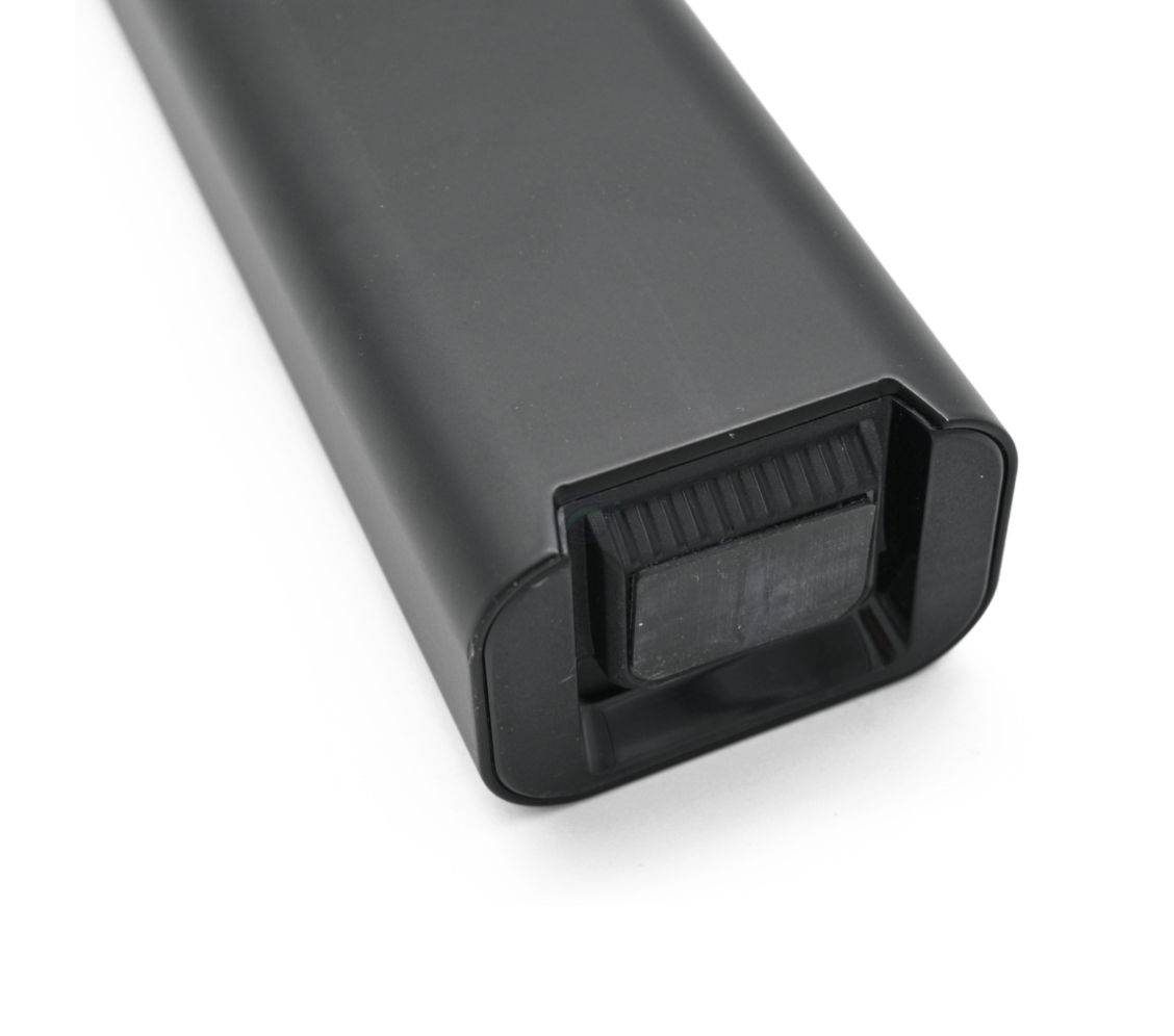 Photo en gros plan de la connexion au vélo de la batterie de vélo Fazua Energy 430.