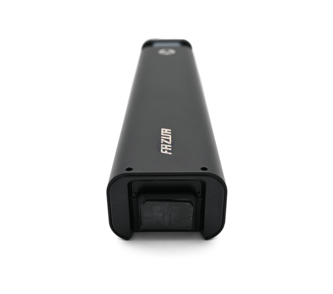 Vue de face de la batterie de vélo Fazua Energy 430. La connexion au vélo de la batterie est visible.