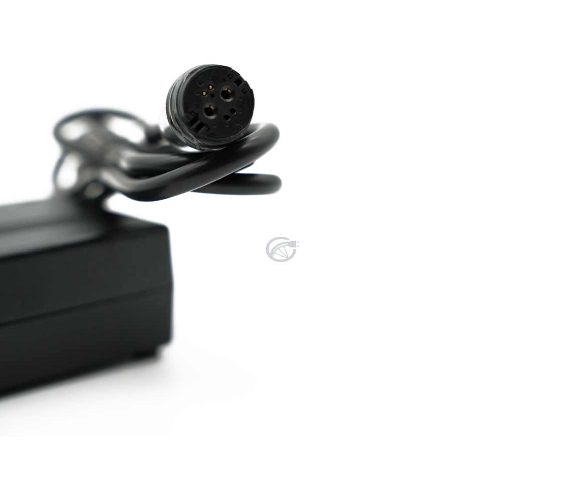 Le connecteur Rosenberger du chargeur compatible Gazelle Impulse 42V 3A.