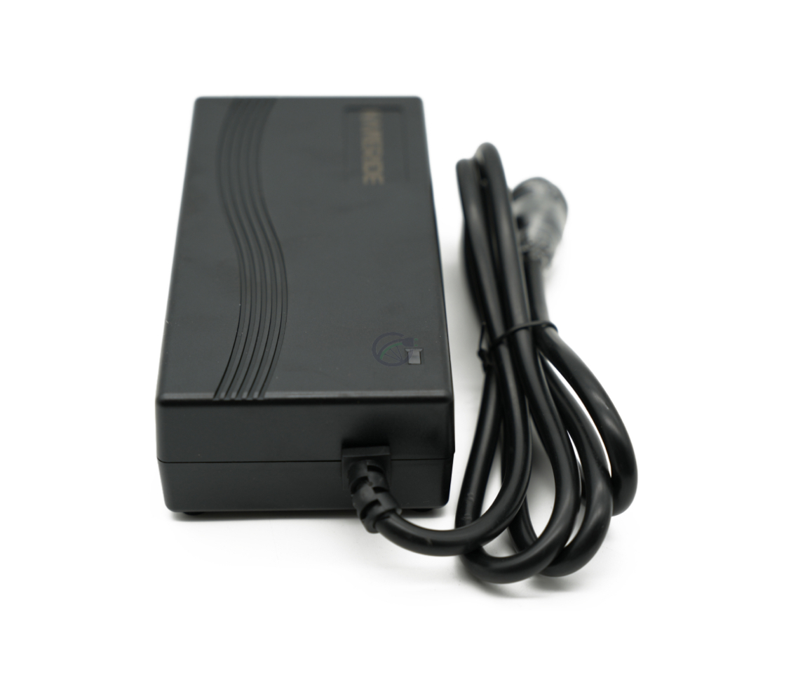 Vue arrière du chargeur compatible Gazelle Impulse 42V 3A avec connecteur Rosenberger.