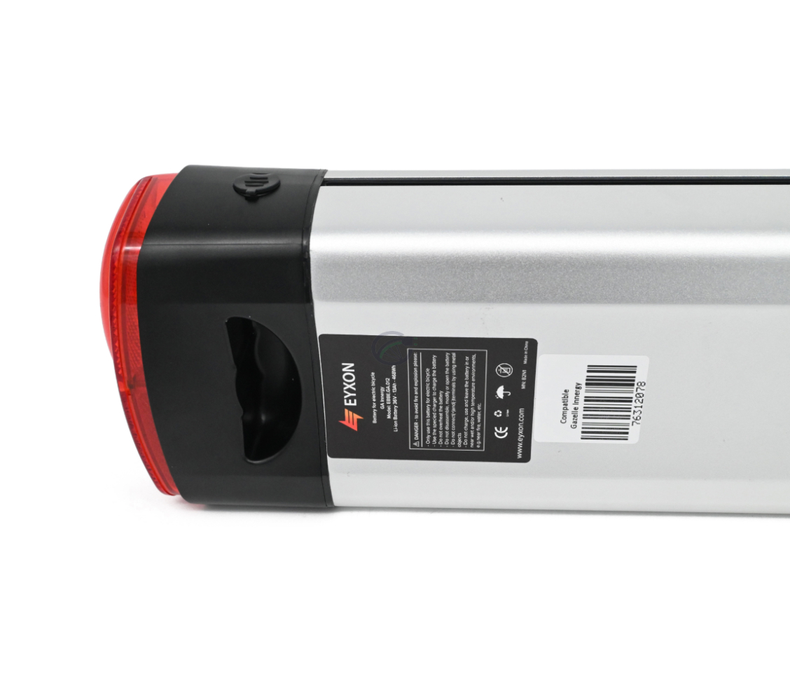 Une photo montrant une partie du dessous de la batterie compatible Gazelle Innergy Gold.