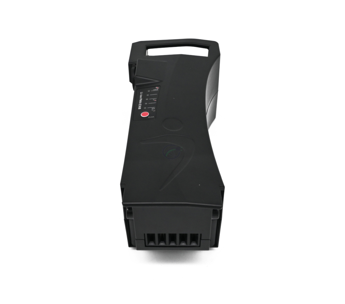 Vue de face de la batterie compatible Impulse 36V 14.5Ah produite par EYXON. Le connecteur de vélo et le dessus de la batterie sont visibles.