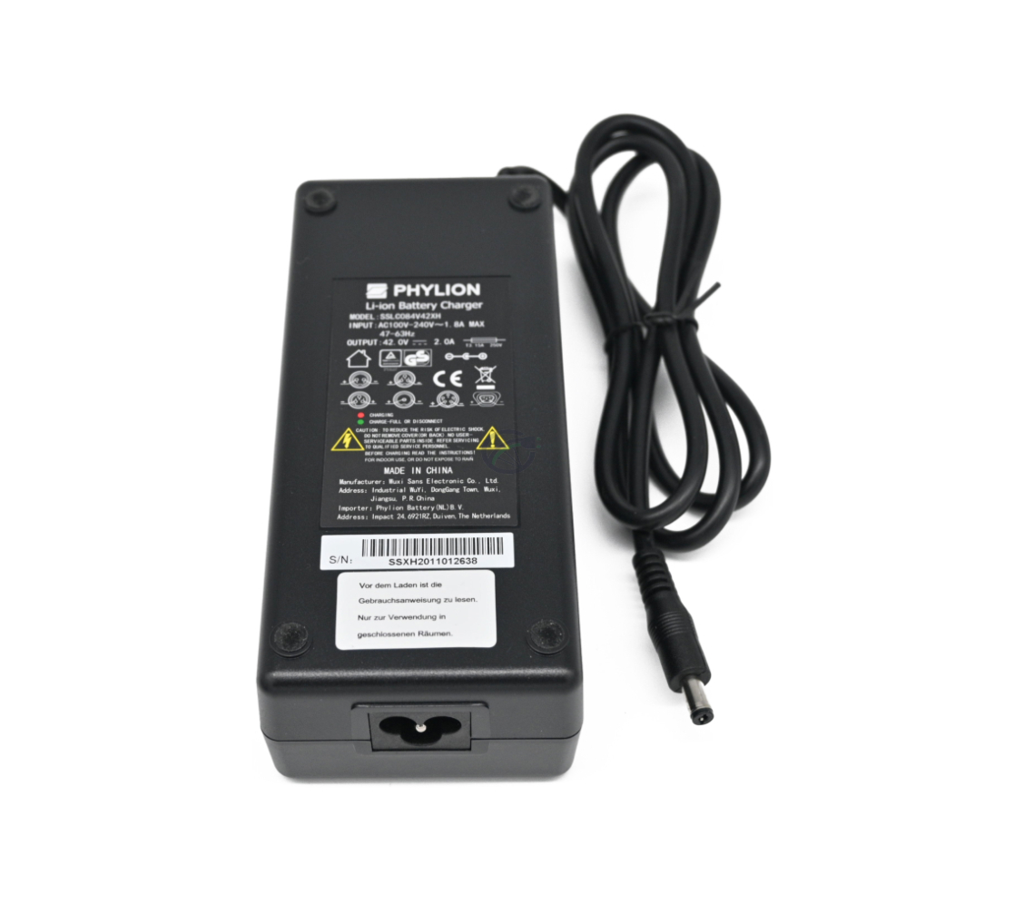 Vue de dessous du chargeur Phylion 42V 2A à 2 broches.