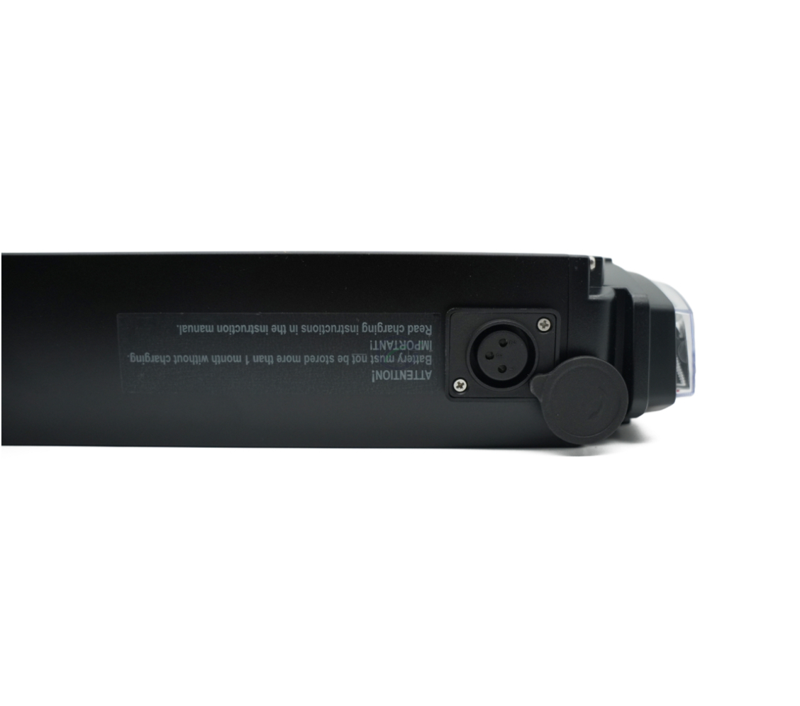 Port de chargement de la batterie de vélo Promovec Carrier 6.2XL 36V 17.4Ah à l'envers.