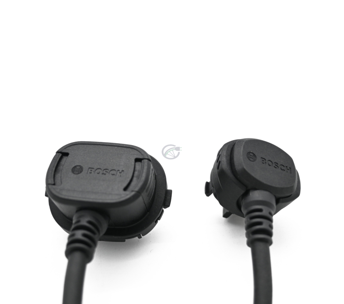 Photo en gros plan des connecteurs du câble de 150 mm du Bosch PowerMore 250 Range Extender