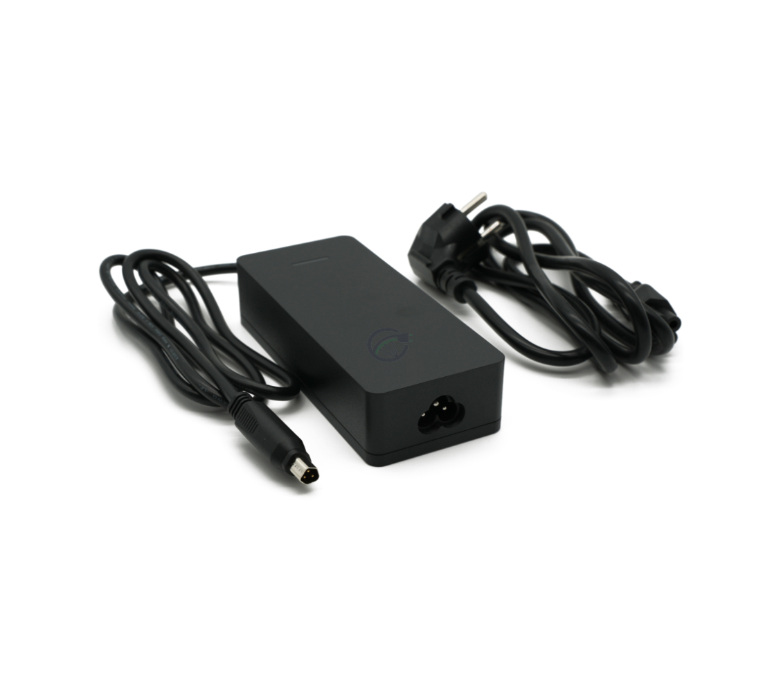 Vue à trois quarts du chargeur Sparta / Batavus E-Motion Smart avec le câble d'alimentation bien visible.