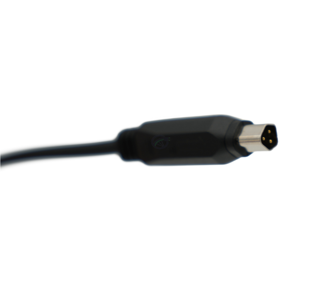 Gros plan de la connexion du câble du chargeur Sparta / Batavus E-Motion.