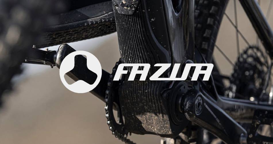 Logo Fazua avec le dessous d'un vélo électrique en arrière-plan